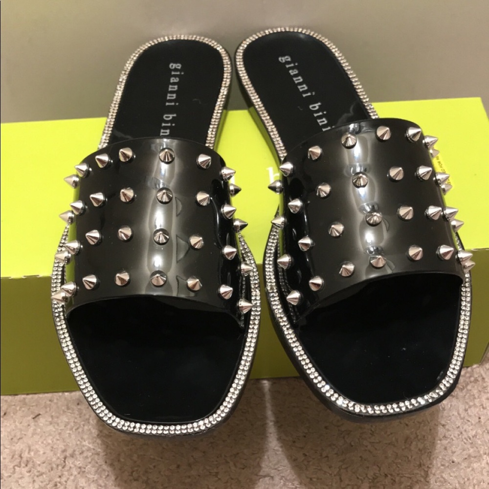 GIANNI BINI ADDYISINN SIZE 8 (M) BLACK WITH SPIKE DETAILS. BRAND NEW, NEVER WORN